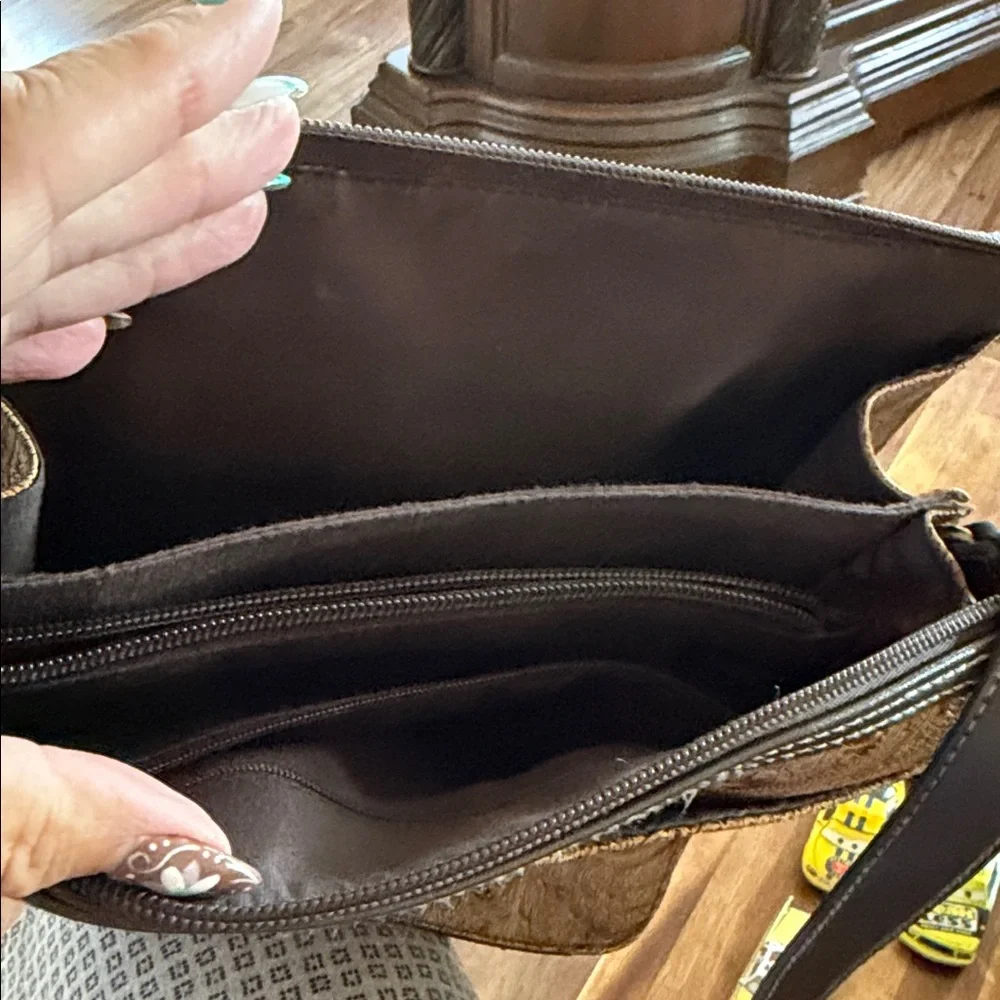 Relic crossbody messenger